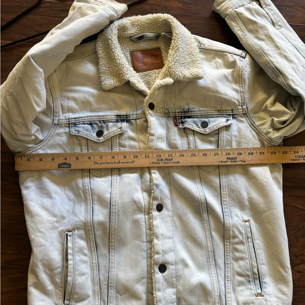 Levi's Light Blue Denim Jacket with Sherpa Lining - Picture 5 of 12